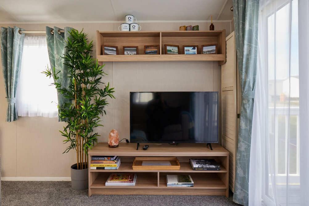 Nirvana Coastal Retreat Holiday Home Cayton Eksteriør bilde