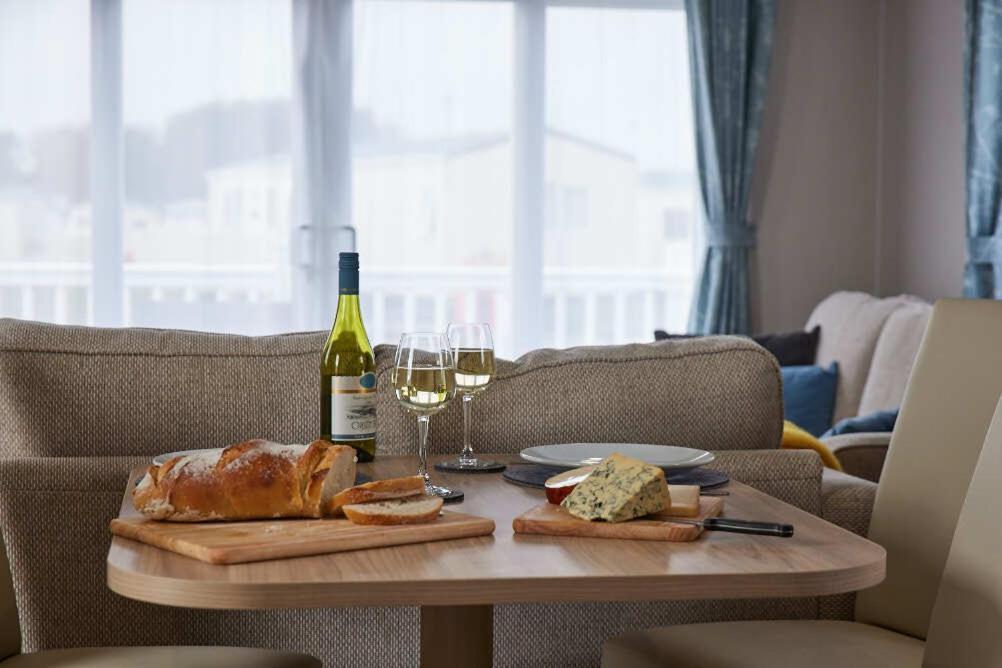 Nirvana Coastal Retreat Holiday Home Cayton Eksteriør bilde