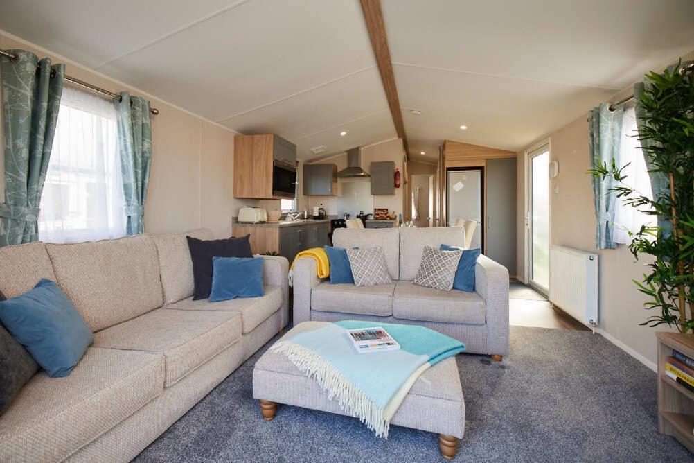 Nirvana Coastal Retreat Holiday Home Cayton Eksteriør bilde