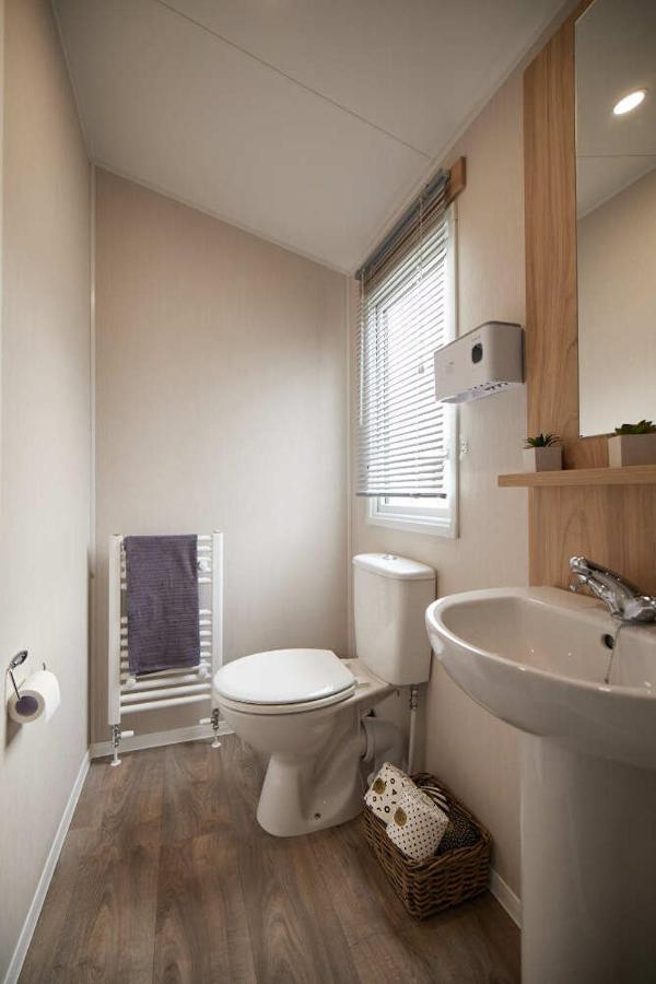 Nirvana Coastal Retreat Holiday Home Cayton Eksteriør bilde