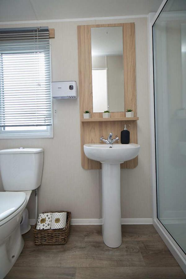 Nirvana Coastal Retreat Holiday Home Cayton Eksteriør bilde