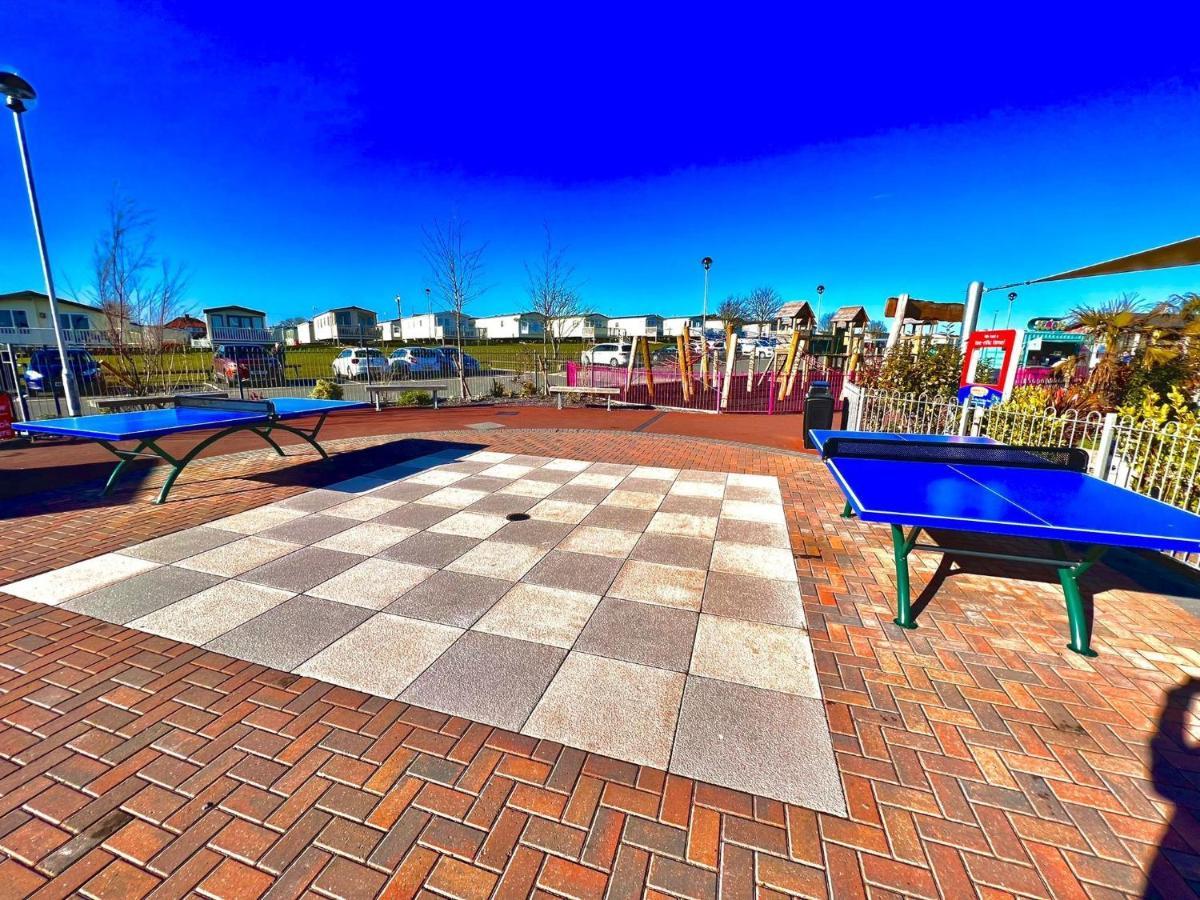 Nirvana Coastal Retreat Holiday Home Cayton Eksteriør bilde
