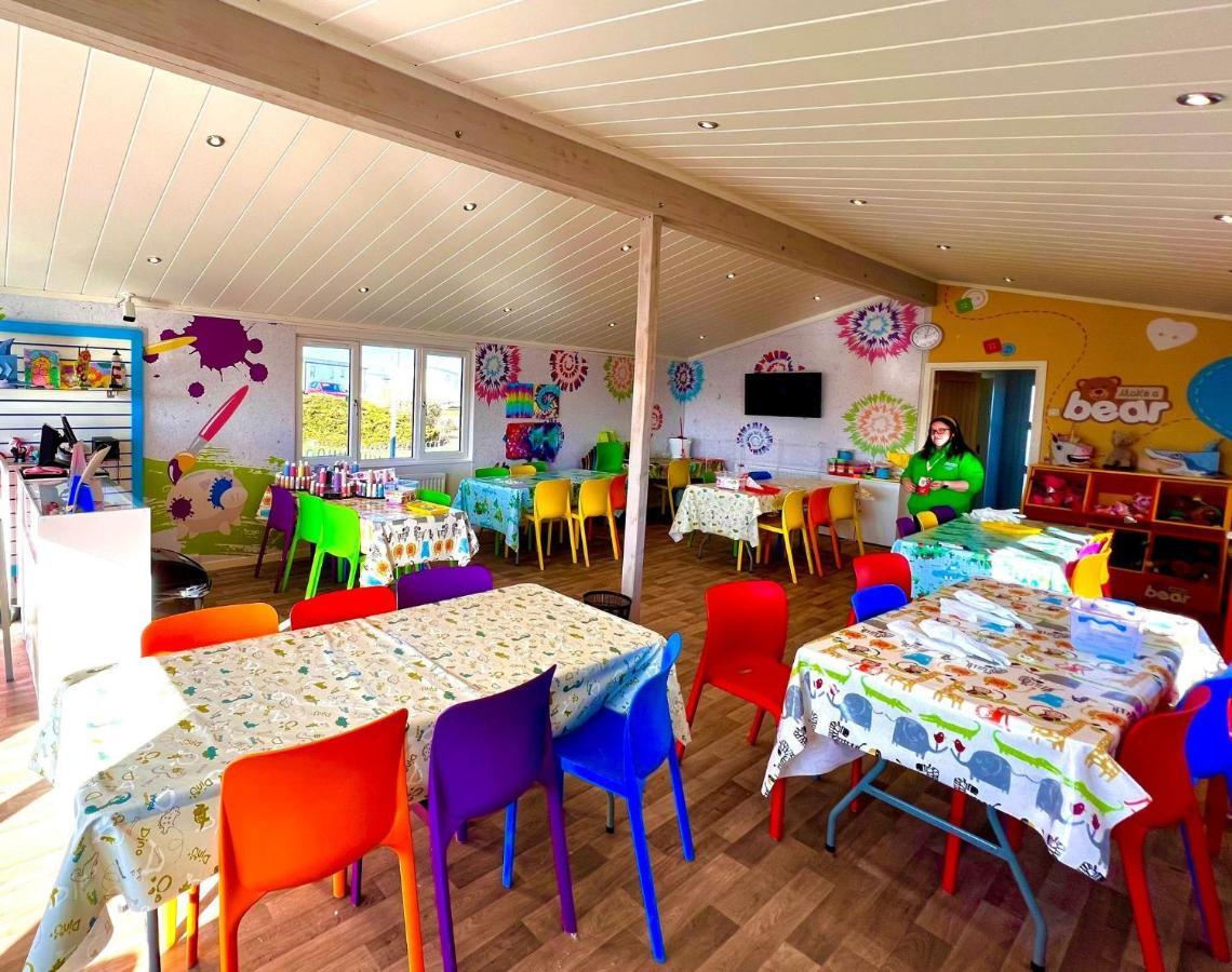 Nirvana Coastal Retreat Holiday Home Cayton Eksteriør bilde